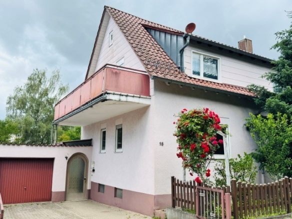 Fronatansicht mit Garage
